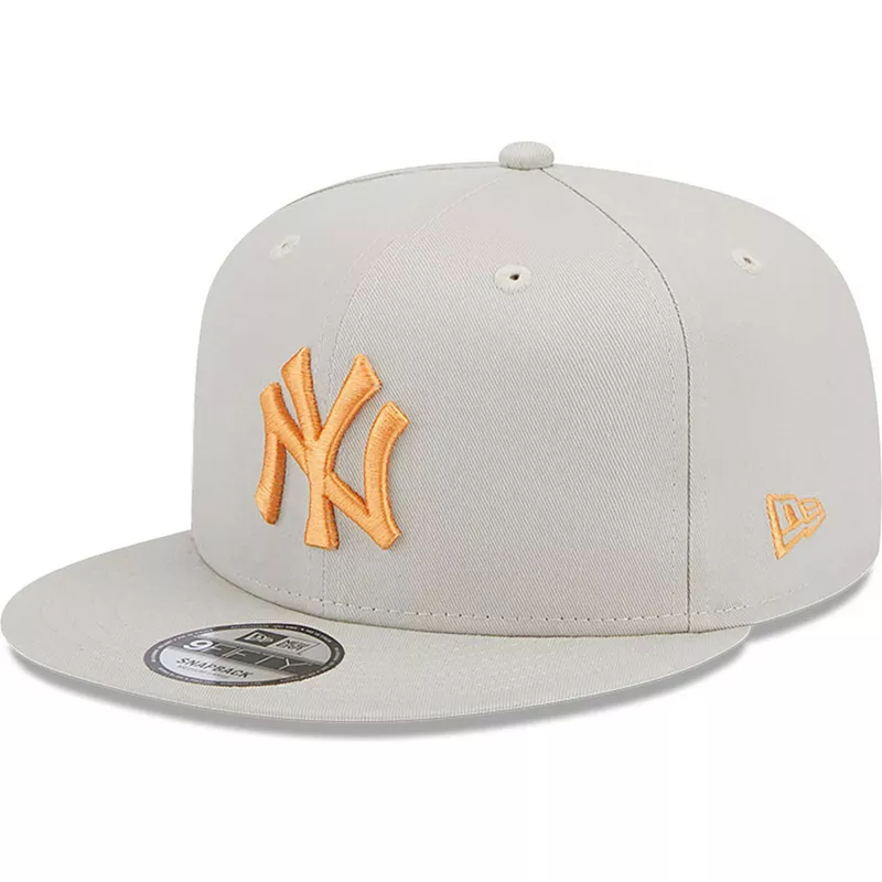 new-era-flat-brim-orange-logo-9fifty-side-patch-new-york-yankees-mlb-beige-snapback-cap