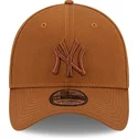 new-era-curved-brim-brown-logo-39thirty-league-essential-new-york-yankees-mlb-brown-fitted-cap