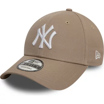 New Era Curved Brim 9FORTY League Essential New York Yankees MLB Light Brown Adjustable Cap