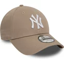 new-era-curved-brim-9forty-league-essential-new-york-yankees-mlb-light-brown-adjustable-cap