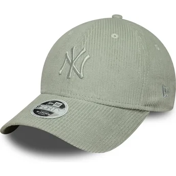New Era Curved Brim Women Green Logo 9FORTY M-Crown Pastel Cord New York Yankees MLB Light Green Adjustable Cap