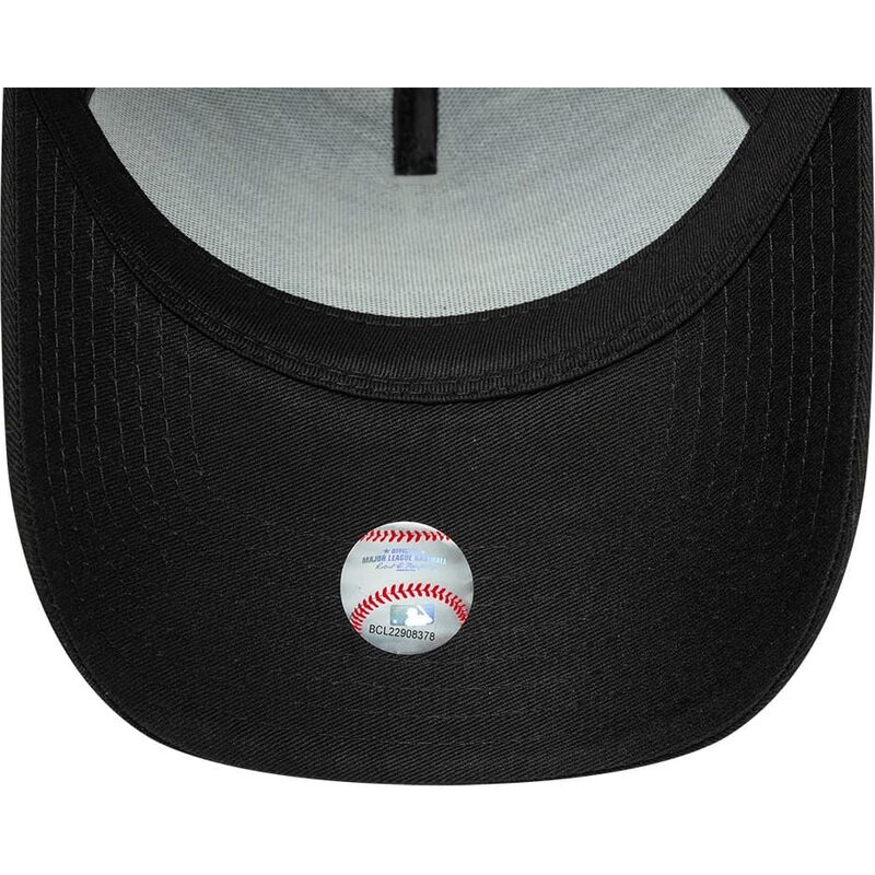 new-era-curved-brim-golden-logo-e-frame-metallic-outline-new-york-yankees-mlb-black-snapback-cap
