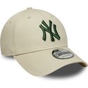 new-era-curved-brim-dark-green-logo-9forty-league-essential-new-york-yankees-mlb-beige-adjustable-cap