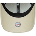 new-era-curved-brim-dark-green-logo-9forty-league-essential-new-york-yankees-mlb-beige-adjustable-cap