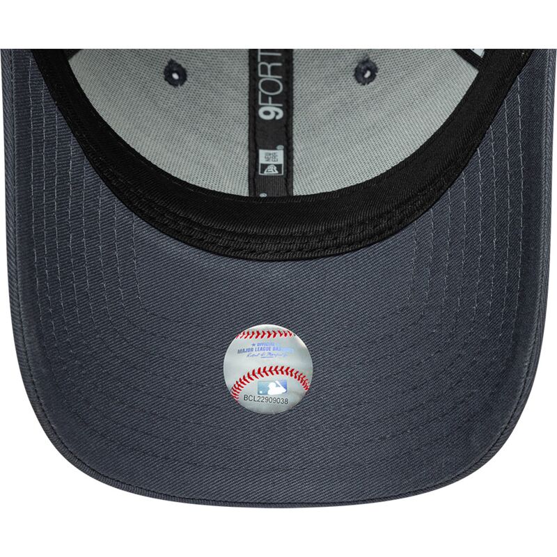 new-era-curved-brim-dark-grey-logo-9forty-league-essential-new-york-yankees-mlb-dark-grey-adjustable-cap