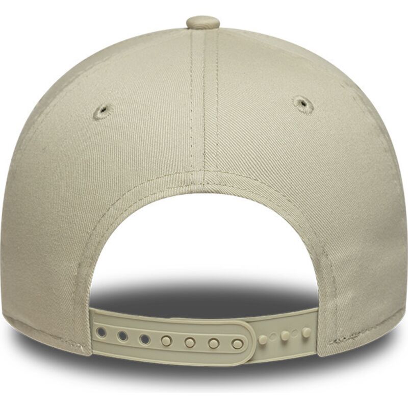 new-era-curved-brim-golden-logo-e-frame-metallic-outline-new-york-yankees-mlb-beige-snapback-cap