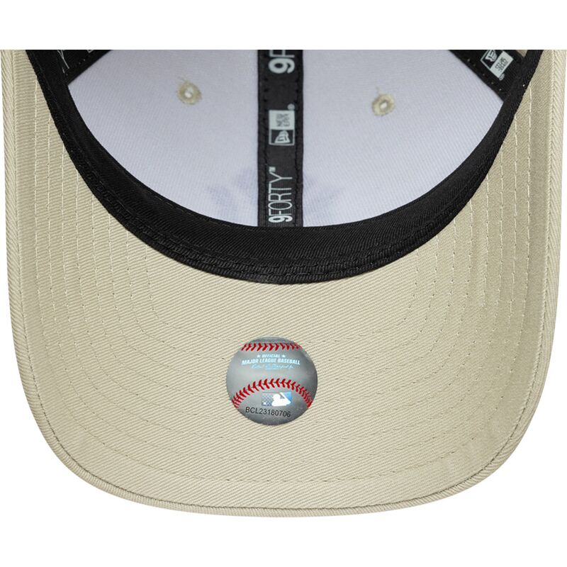 new-era-curved-brim-brown-logo-9forty-m-crown-new-york-yankees-mlb-beige-snapback-cap