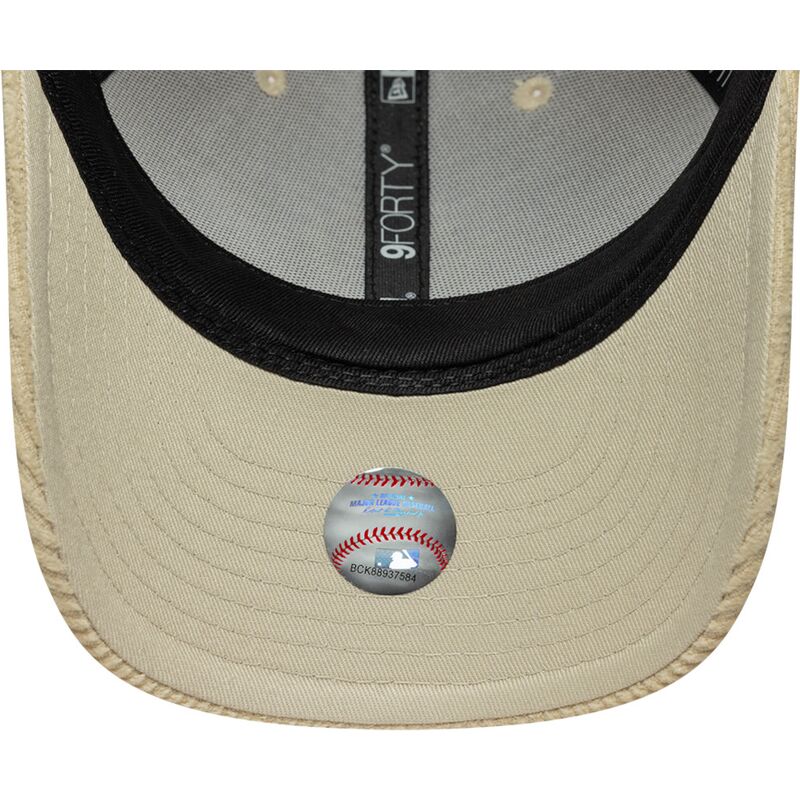new-era-curved-brim-9forty-m-crown-cord-new-york-yankees-mlb-beige-adjustable-cap-with-beige-logo