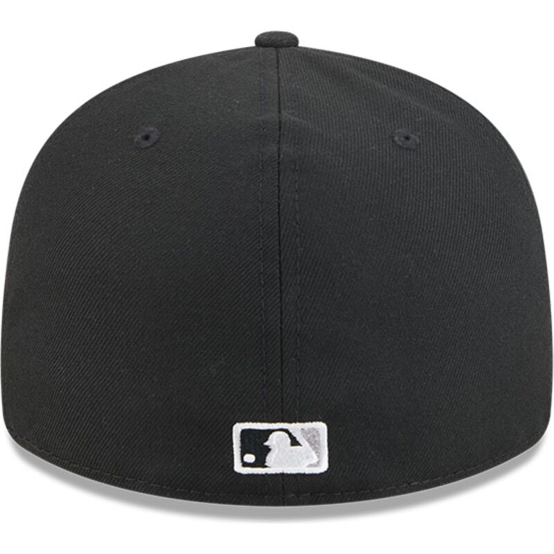 new-era-curved-brim-59fifty-pin-na-lifestyle-f1-chicago-white-sox-mlb-black-fitted-cap