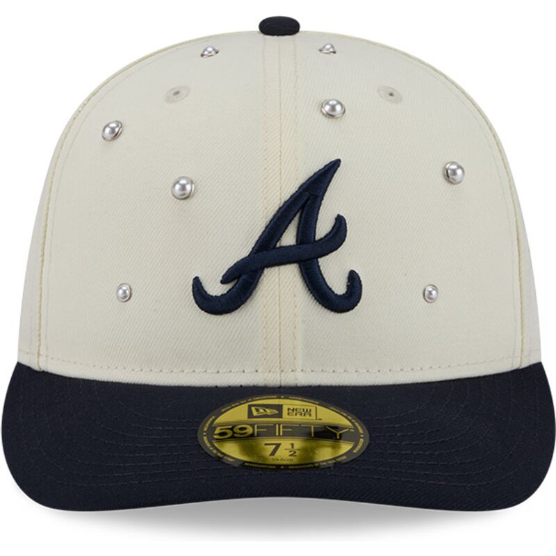 new-era-curved-brim-59fifty-beads-na-lifestyle-f1-atlanta-braves-mlb-beige-and-navy-blue-fitted-cap