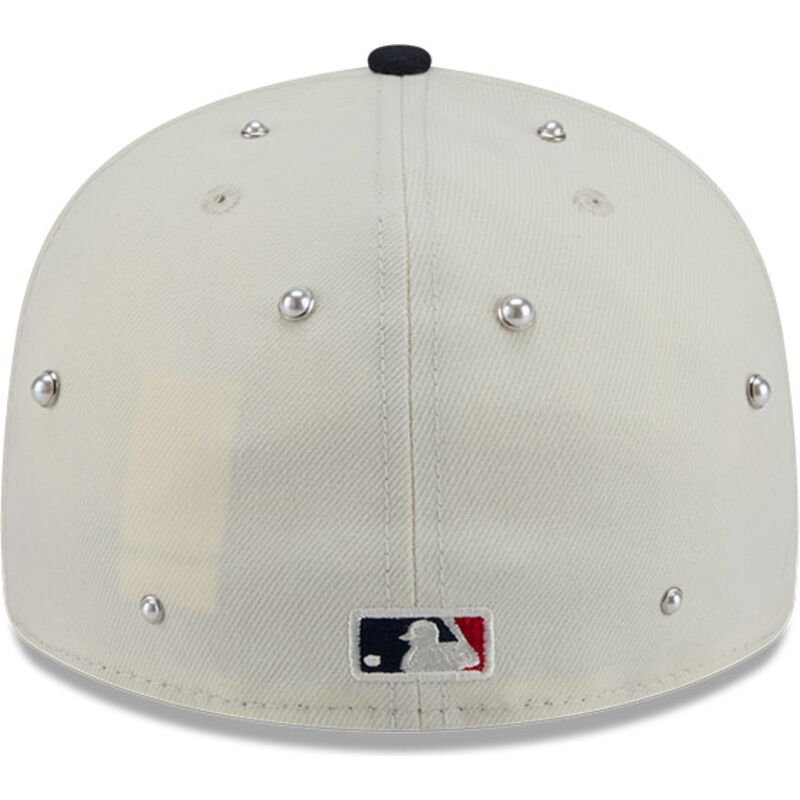 new-era-curved-brim-59fifty-beads-na-lifestyle-f1-atlanta-braves-mlb-beige-and-navy-blue-fitted-cap