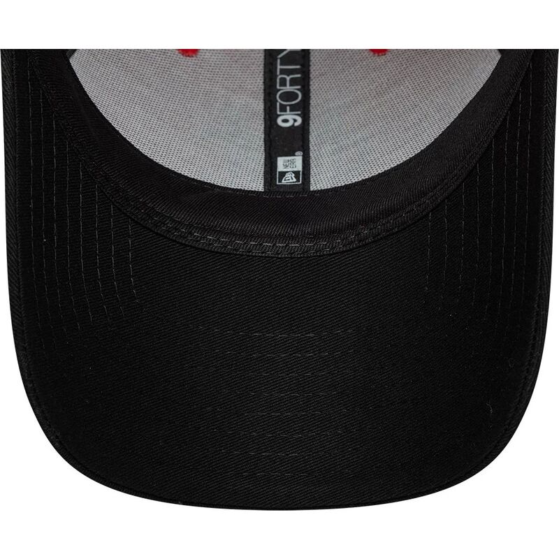 new-era-curved-brim-9forty-contrast-manchester-united-football-club-premier-league-red-and-black-adjustable-cap