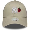 new-era-curved-brim-women-9forty-fruit-icon-strawberry-new-york-yankees-mlb-beige-adjustable-cap