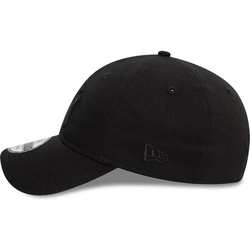 new-era-curved-brim-black-logo-9twenty-league-essential-new-york-yankees-mlb-black-adjustable-cap