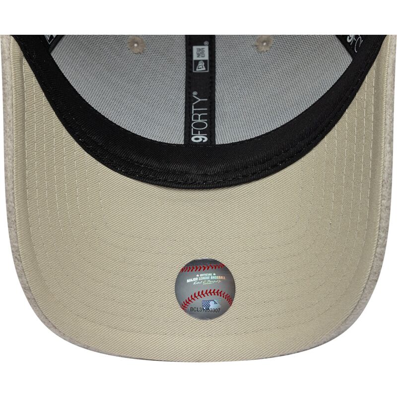 new-era-curved-brim-9forty-winter-los-angeles-dodgers-mlb-beige-snapback-cap-with-beige-logo