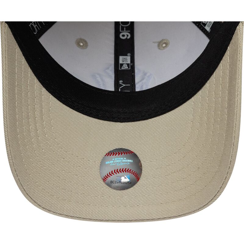 new-era-curved-brim-blue-logo-9forty-monster-icon-new-york-yankees-mlb-beige-adjustable-cap