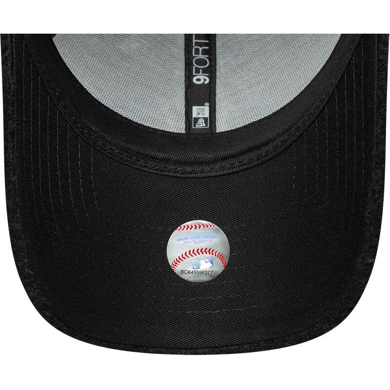 new-era-curved-brim-9forty-winter-borg-new-york-yankees-mlb-black-snapback-cap