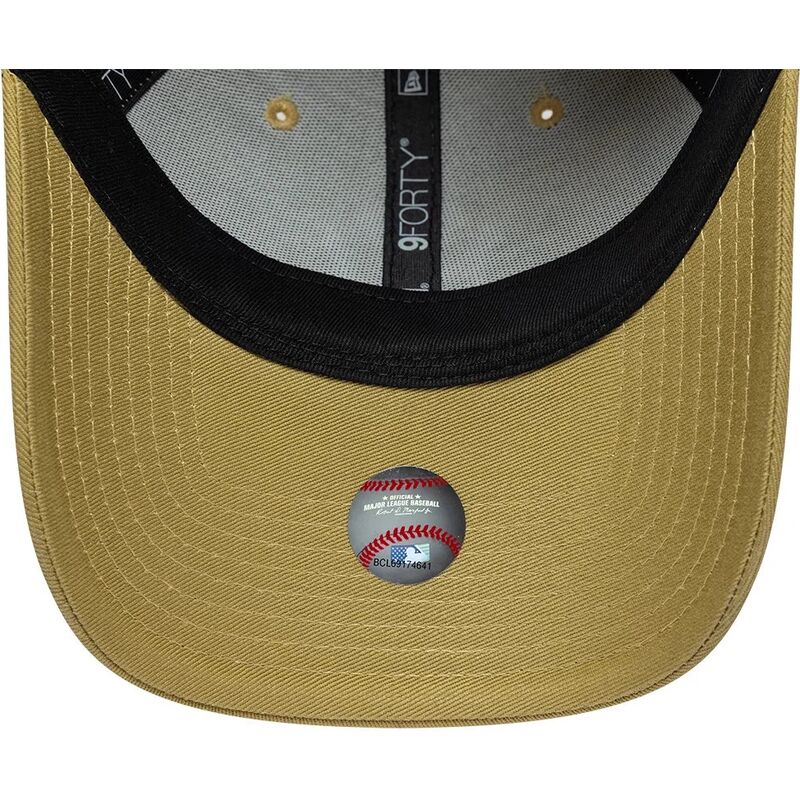 new-era-curved-brim-9forty-league-essential-new-york-yankees-mlb-khaki-adjustable-cap