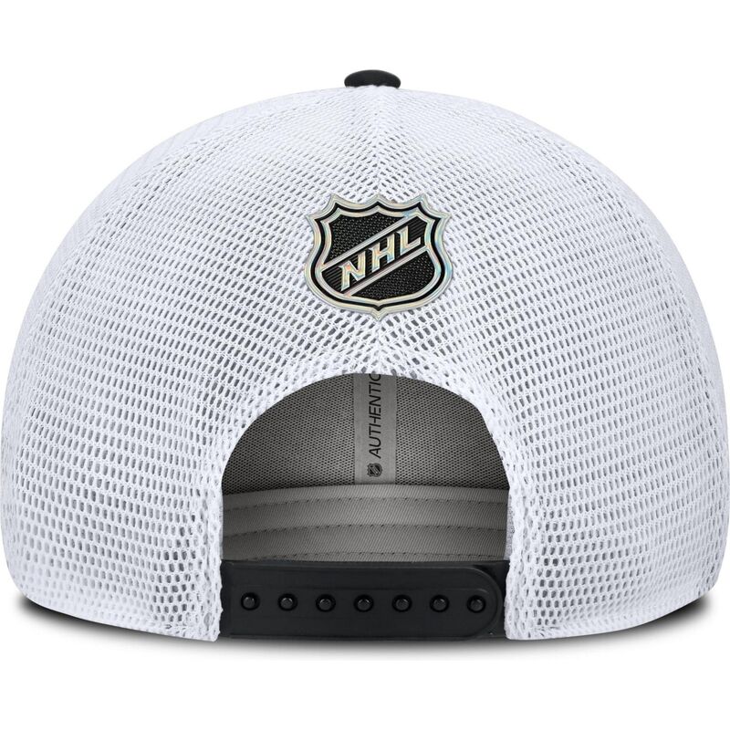 fanatics-structured-meshback-chicago-blackhawks-nhl-black-and-white-trucker-hat fanatics-structured-meshback-chicago-blackhawks-nhl-black-and-white-trucker-hat